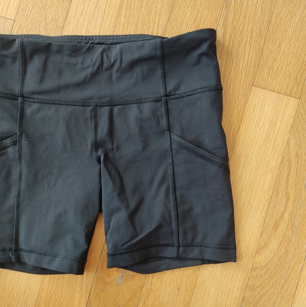 Lululemon black biker pocket workout shorts 8